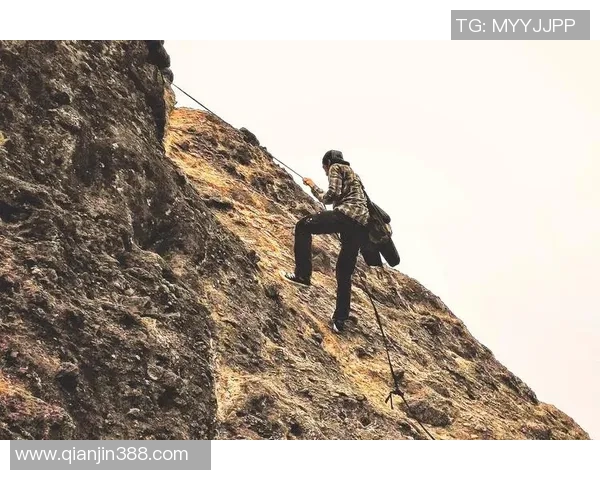 刘芳独家分享攀岩心得与技巧助你征服高峰之路 刘芳独家分享攀岩心得与技巧助你征服高峰之路